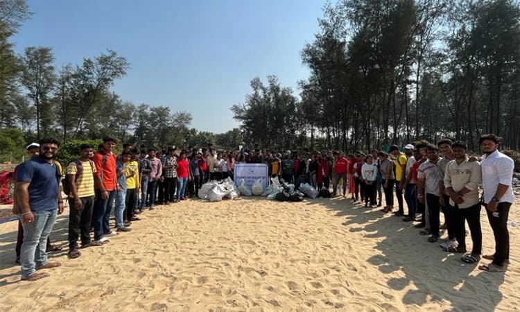 ಮಂಗಳೂರು: ಬೀಚ್ ಕ್ಲೀನಿಂಗ್ ಮೂಲಕ ಹೊಸ ವರ್ಷಾರಂಭ ಮಾಡಿದ ಎಬಿವಿಪಿ