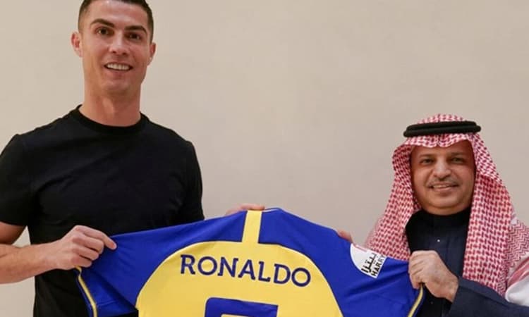 ಅಲ್‌ ನಾಸ್ರ್ ಕ್ಲಬ್‌ ಗೆ ರೊನಾಲ್ಡೊ: 2 ವರ್ಷಗಳ ಆಟಕ್ಕೆ 1,700 ಕೋ. ರೂ. ಸಂಭಾವನೆ!