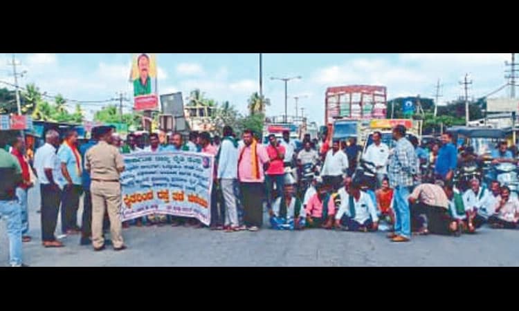 ಸರ್ಕಾರದ ವೈಫ‌ಲ್ಯದ ವಿರುದ್ಧ ರೈತ ಸಂಘ ಕಿಡಿ