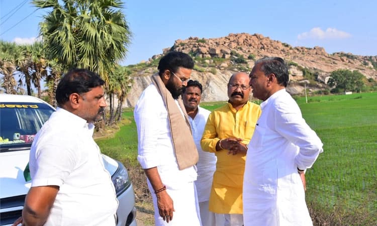 ಗಂಗಾವತಿ: ಕುತೂಹಲ ಕೆರಳಿಸಿದ ಸಚಿವ ಬಿ.ಶ್ರೀರಾಮುಲು, ಶಾಸಕ ಮುನವಳ್ಳಿ ಭೇಟಿ