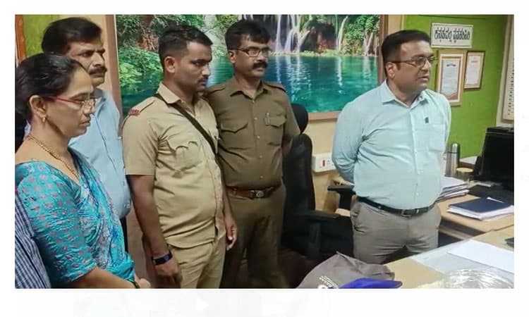 ಶಿರಸಿ: ಏಳು ಲಕ್ಷ ಮೌಲ್ಯದ ಚಿನ್ನಾಭರಣ ಮರಳಿಸಿ ಪ್ರಾಮಾಣಿಕತೆ‌ ಮೆರೆದ ಚಾಲಕ, ನಿರ್ವಾಹಕ