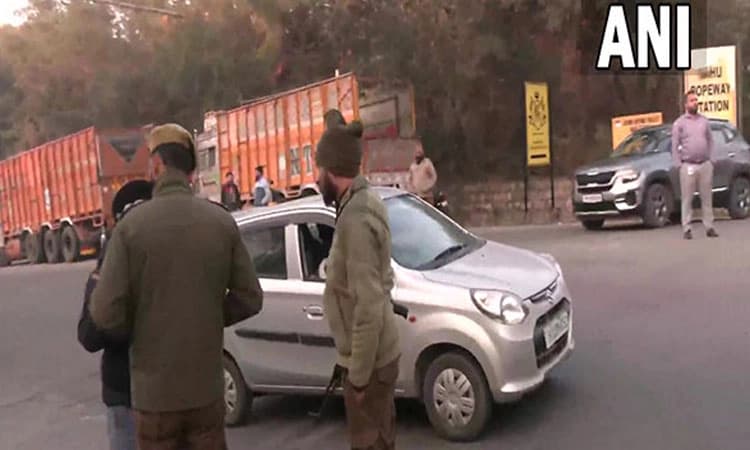 ಕಾಶ್ಮೀರದಲ್ಲಿ ಟ್ರಕ್ ನಲ್ಲಿ ಬಂದಿದ್ದ ನಾಲ್ವರು ಉಗ್ರರನ್ನು ಹೊಡೆದುರುಳಿಸಿದ ಭದ್ರತಾ ಪಡೆ