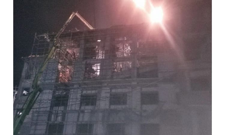 ನಿರ್ಮಾಣ ಹಂತದ ವೈದ್ಯಕೀಯ ಕಾಲೇಜಿನ ಶೀಟ್ ಸೆಂಟ್ರಿಂಗ್ ಕುಸಿತ; 9 ಕಾರ್ಮಿಕರಿಗೆ ಗಾಯ, ಜಿಲ್ಲಾಧಿಕಾರಿ ಭೇಟಿ