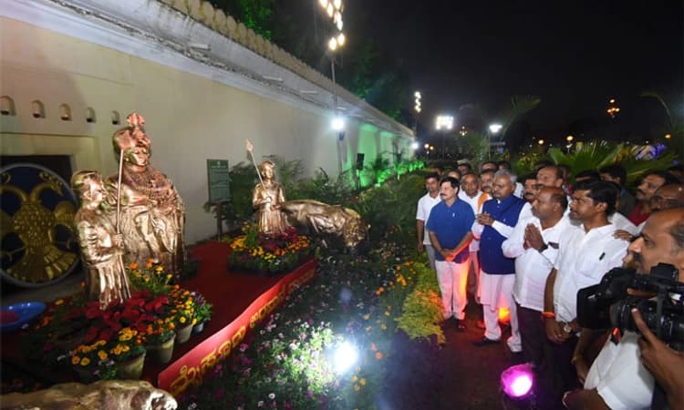 ಸಾಂಸ್ಕೃತಿಕ ನಗರಿ ಮೈಸೂರಿನಲ್ಲಿ ಫಲಪುಷ್ಪ ಪ್ರದರ್ಶನಕ್ಕೆ ಚಾಲನೆ