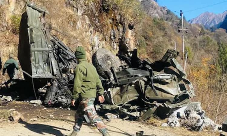 ಭಾರತೀಯ ಸೇನಾ ವಾಹನ ಅವಘಡ :16 ಮಂದಿ ಯೋಧರು ಹುತಾತ್ಮ