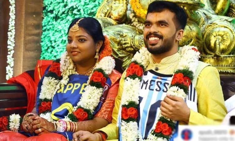 ಎಂಬಪ್ಪೆ ಜರ್ಸಿ ತೊಟ್ಟ ವಧು, ಮೆಸ್ಸಿ ಜರ್ಸಿ ತೊಟ್ಟ ವರ: ಕೇರಳದಲ್ಲೊಂದು ಫುಟ್ಬಾಲ್ ಅಭಿಮಾನಿಗಳ ಮದುವೆ