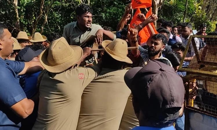 ಮಂಗಳೂರು ವಿ.ವಿ ಫಲಿತಾಂಶ ವಿಳಂಬ: 500ಕ್ಕೂ ಹೆಚ್ಚಿನ ಎಬಿವಿಪಿ ಕಾರ್ಯಕರ್ತರಿಂದ ಪ್ರತಿಭಟನೆ