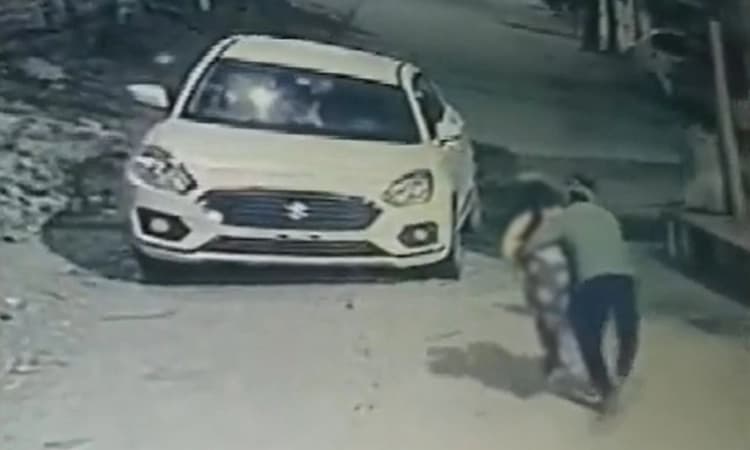 ಬೆಚ್ಚಿ ಬೀಳಿಸುವ ಘಟನೆ: ತಂದೆಗೆ ಥಳಿಸಿ ಮಗಳನ್ನು ಅಪಹರಿಸಿದ ನಾಲ್ವರ ತಂಡ