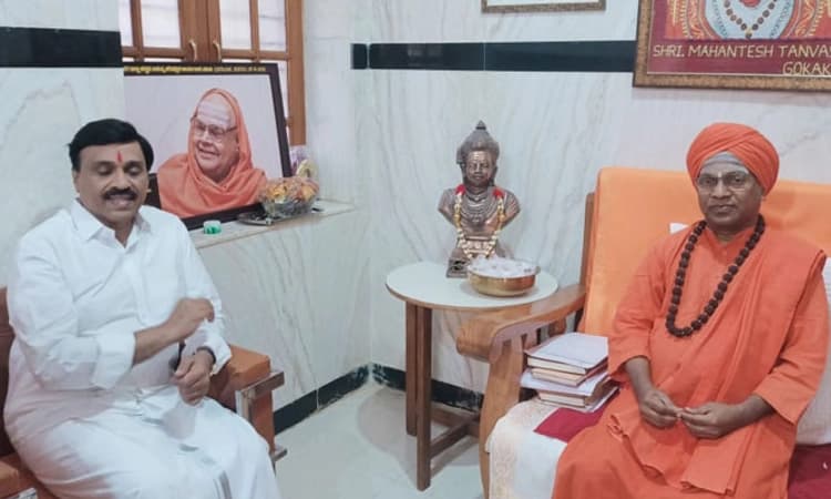 ವೀರೇಶ್ವರ ಪುಣ್ಯಾಶ್ರಮ, ತೋಂಟದಾರ್ಯ ಮಠಕ್ಕೆ ಗಾಲಿ ಜನಾರ್ಧನ ರೆಡ್ಡಿ ಭೇಟಿ