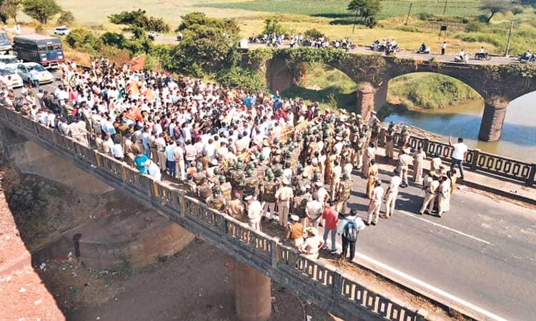 ಗಡಿಯಲ್ಲಿ ಎಂಇಎಸ್‌, ಶಿವಸೇನೆ ಪುಂಡಾಟ; ಮಹಾ ಮೇಳಾವ ವೇದಿಕೆ ತೆರವುಗೊಳಿಸಿದ ಪೊಲೀಸರು