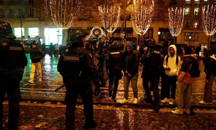 ಫಿಫಾ ವರ್ಲ್ಡ್‌ ಕಪ್‌: ಫ್ರಾನ್ಸ್‌ ಸೋಲಿನ ಬೆನ್ನಲ್ಲೇ ಪೊಲೀಸರ ಮೇಲೆ ಕಲ್ಲು,ಬಾಟಲಿ ತೂರಾಟ; ಭುಗಿಲೆದ್ದ ಆಕ್ರೋಶ