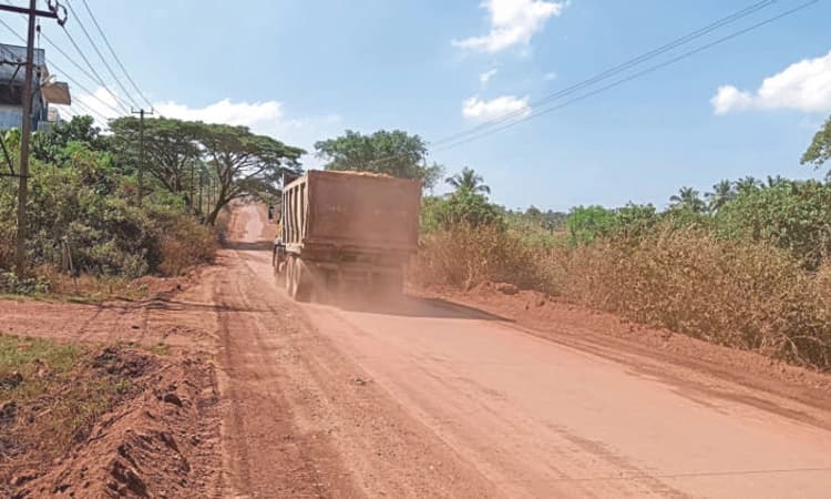 ಬಜಪೆ ಪೊಲೀಸ್‌ ಠಾಣೆ- ಮುರನಗರ – ಹಳೆ ವಿಮಾನ ನಿಲ್ದಾಣ ರಸ್ತೆ ಧೂಳುಮಯ