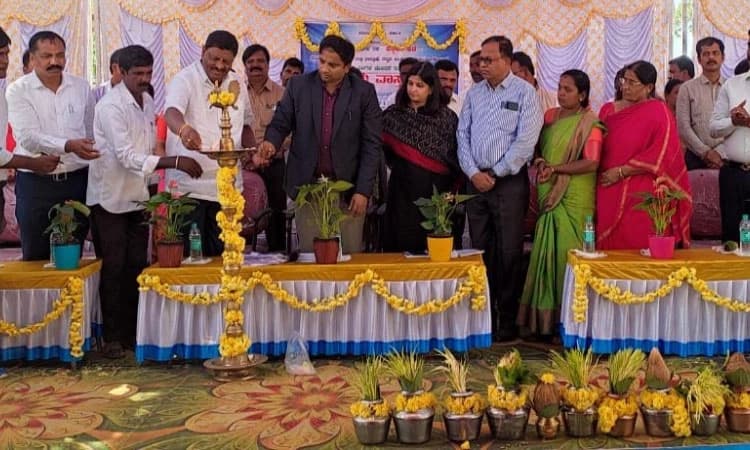 ಪಿರಿಯಾಪಟ್ಟಣ: ಮನೆಗಳ ಹಂಚಿಕೆಯಲ್ಲಿ ಲೋಪ, ಪುನರ್ ಪರಿಶೀಲನೆಗೆ ಆದೇಶ: ಜಿಲ್ಲಾಧಿಕಾರಿ ಡಾ.ರಾಜೇಂದ್ರ