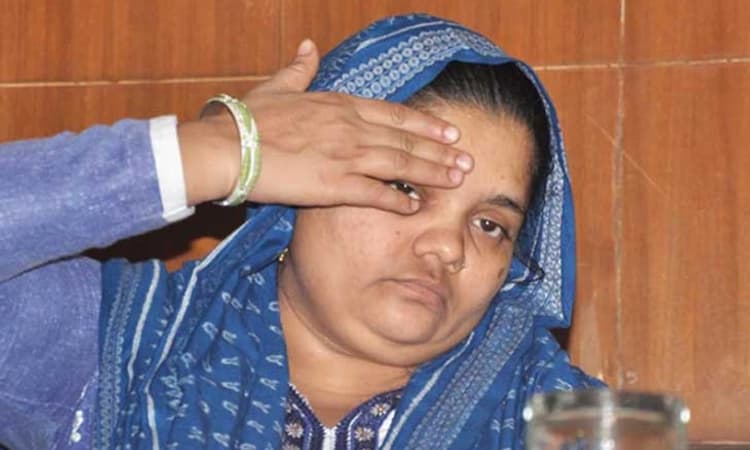 11 ಅತ್ಯಾಚಾರಿ ಆರೋಪಿಗಳ ಬಿಡುಗಡೆ ಪ್ರಶ್ನಿಸಿದ ಬಿಲ್ಕಿಸ್ ಬಾನೋ ಅರ್ಜಿ ವಜಾಗೊಳಿಸಿದ ಸುಪ್ರೀಂ