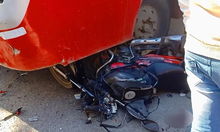 ಕೆಎಸ್ಆರ್ ಟಿಸಿ ಬಸ್ ಡಿಕ್ಕಿ: ದ್ವಿಚಕ್ರ ವಾಹನ ಸವಾರ ಸಾವು, ಪತ್ನಿ ಆಸ್ಪತ್ರೆಗೆ ದಾಖಲು