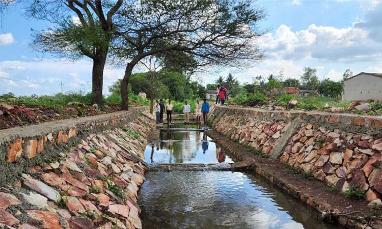 ಕಲ್ಲಿನ ಬದುಗಳಲ್ಲಿ ಶುದ್ಧವಾಯ್ತು ಕಲ್ಮಶ ನೀರು