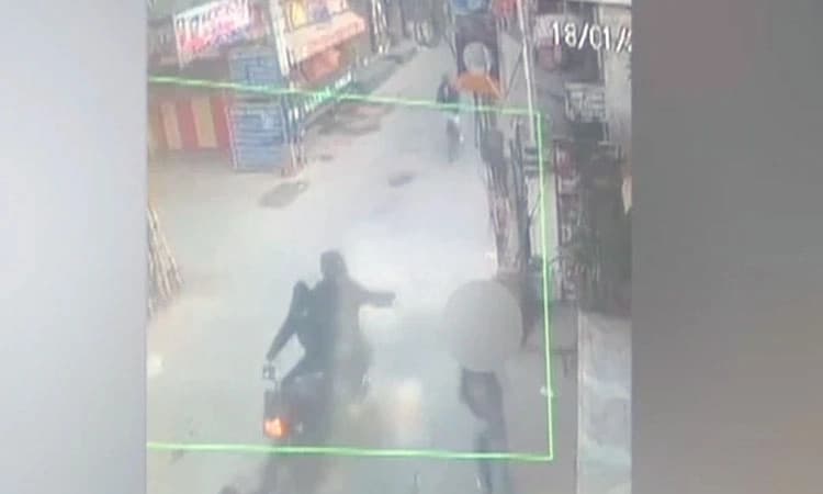 ಶಾಲೆಗೆ ಹೋಗುತ್ತಿದ್ದ ಬಾಲಕಿ ಮೇಲೆ ಆ್ಯಸಿಡ್‌ ದಾಳಿ: ತಂಗಿ ಮುಂದೆನೇ ನಡೆಯಿತು ಕೃತ್ಯ