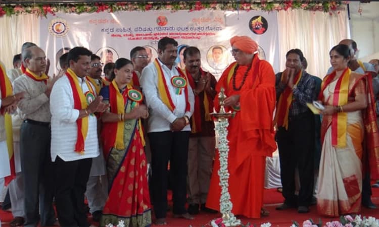 ಬದುಕನ್ನು ಕನ್ನಡಕ್ಕಾಗಿ ಮೀಸಲಿಟ್ಟಿದ್ದೇನೆ: ಶ್ರೀ ಚಂದ್ರಶೇಖರ ಶಿವಾಚಾರ್ಯ ಸ್ವಾಮೀಜಿ