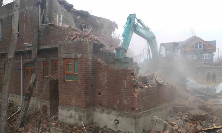 ಜಮ್ಮು-ಕಾಶ್ಮೀರ: ಪಾಕಿಸ್ತಾನದ ಉಗ್ರ, ಜೈಶ್‌ ಕಮಾಂಡರ್‌ನ ಮನೆ ಧ್ವಂಸ