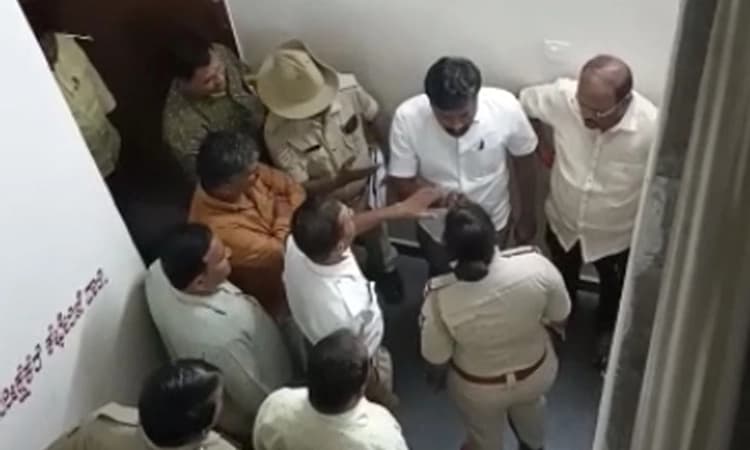 ಸಿಂಧನೂರು: ಲೇಡಿ ಪಿಎಸ್ಐ, ವಕೀಲರ ನಡುವೆ ಜಟಾಪಟಿ; ವಿಡಿಯೋ ವೈರಲ್