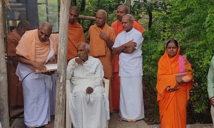 ಸಿದ್ದೇಶ್ವರ ಶ್ರೀಗಳು ಕ್ಷೇಮವಾಗಿದ್ದಾರೆ ; ವದಂತಿಗೆ ಕಿವಿಗೊಡದಿರಿ