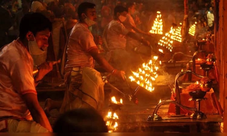 ದೇಗುಲಗಳಲ್ಲಿ ಸಲಾಂ ಆರತಿ ಬದಲು ಆರತಿ ನಮಸ್ಕಾರ; ಟಿಪ್ಪು ಕಾಲದ ಪದ್ಧತಿ ಕೈಬಿಡಲು ನಿರ್ಧಾರ