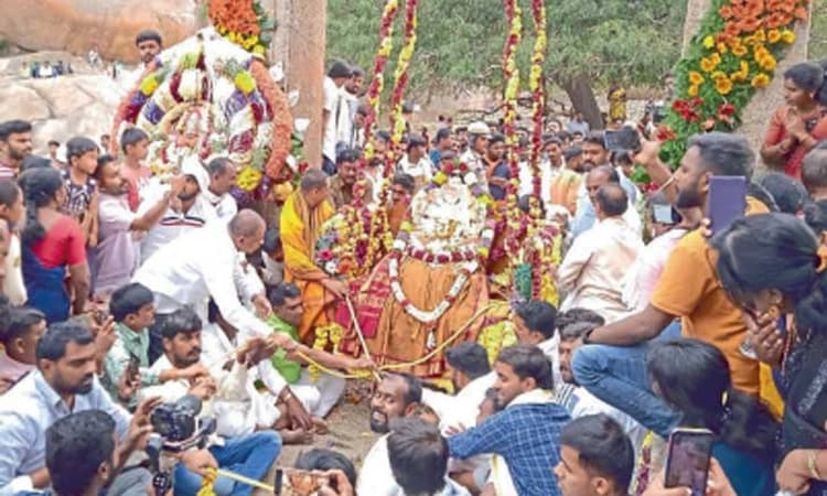ಏಳು ಸುತ್ತಿನ ಕೋಟೆಯಲ್ಲಿ ಶ್ರದ್ಧಾ ಭಕ್ತಿಯ ಉಯ್ಯಾಲೆ ಉತ್ಸವ