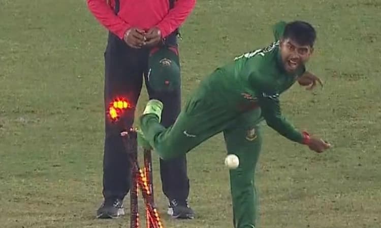 ಹೀಗೂ ಬಾಲ್ ಹಾಕಬಹುದಾ?: ವಿಚಿತ್ರ ರೀತಿಯ ನೋ ಬಾಲ್ ಎಸೆದ ಮೆಹಿದಿ ಹಸನ್