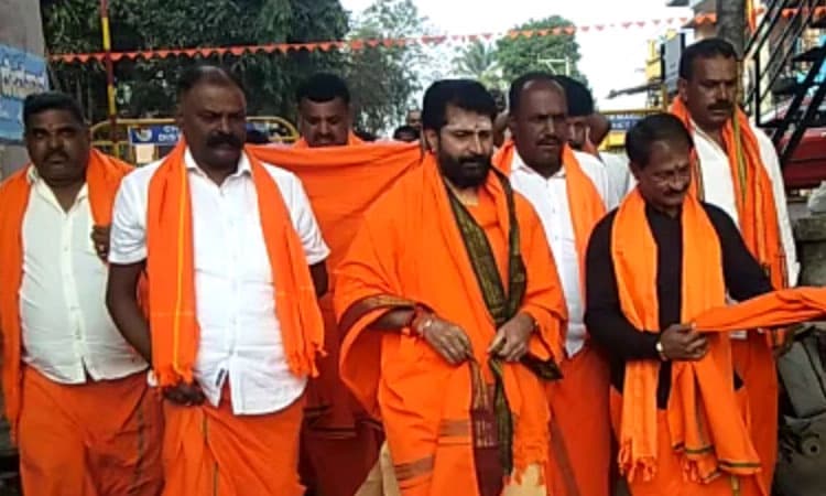 ದತ್ತ ಜಯಂತಿ: ಮನೆ ಮನೆಗೆ ತೆರಳಿ ಭಿಕ್ಷಾಟನೆ ನಡೆಸಿದ ಸಿ.ಟಿ ರವಿ