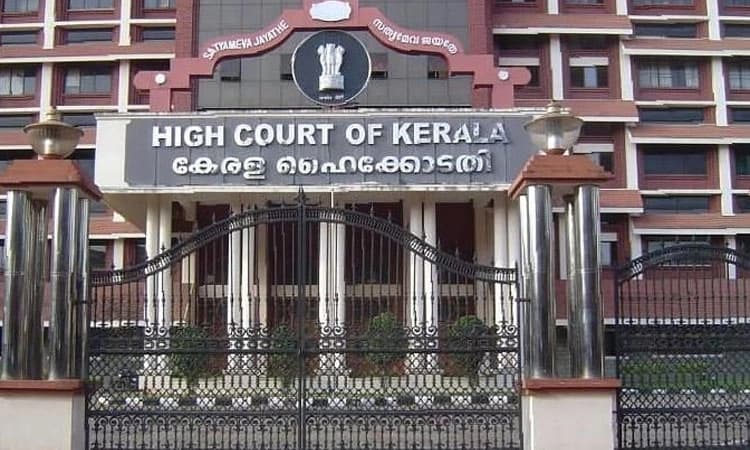 ಅಯ್ಯಪ್ಪನ ಮುಂದೆ ಎಲ್ಲರೂ ಸಾಮಾನ್ಯ ಭಕ್ತರೇ..  ಹೆಲಿಕಾಪ್ಟರ್‌, ವಿಐಪಿ ಸೇವೆಗೆ ಕೇರಳ ಹೈಕೋರ್ಟ್‌ ನಿರ್ಬಂಧ