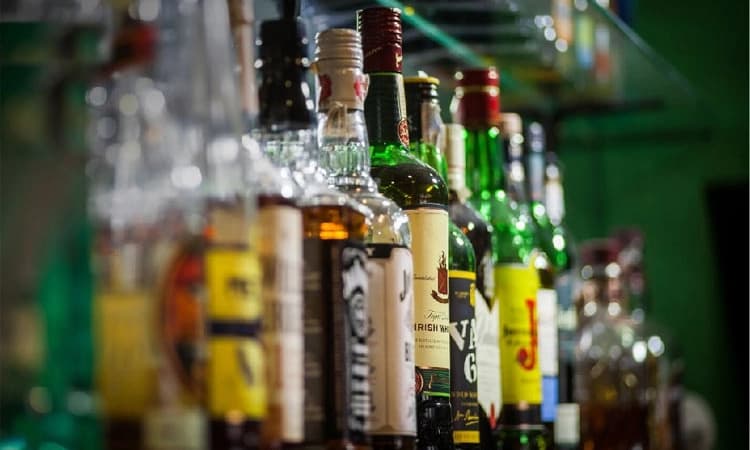 ಕಿರಾಣಿ ಅಂಗಡಿಗಳಲ್ಲಿ ಮದ್ಯ ಮಾರಾಟ ನಿಯಂತ್ರಣಕ್ಕೆ ಬಿಗಿ ಕ್ರಮ