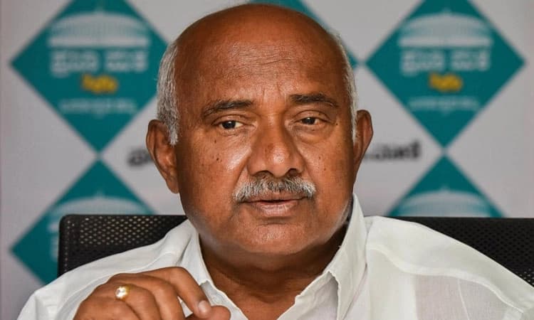 ಮರಳಿ ಕಾಂಗ್ರೆಸ್ ಗೂಡಿಗೆ ಹಾರುವುದೇ ಹಳ್ಳಿಹಕ್ಕಿ?