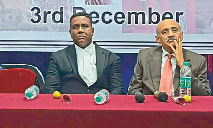 ವಕೀಲ ವೃತಿ ಘನತೆ ಕಾಪಾಡಿಕೊಳ್ಳಿ