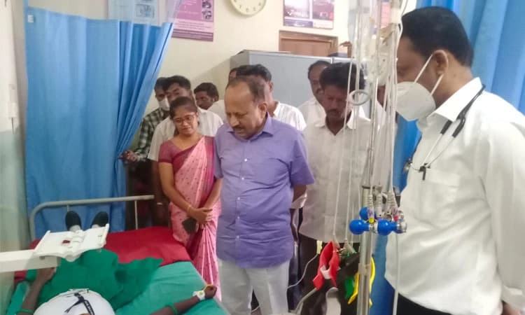 ಮಧುಗಿರಿ: ಜೆಇ ಲಸಿಕೆ ಪಡೆದ ಮಕ್ಕಳಿಗೆ ತಲೆಸುತ್ತು; ಆಸ್ಪತ್ರೆಗೆ ದಾಖಲು