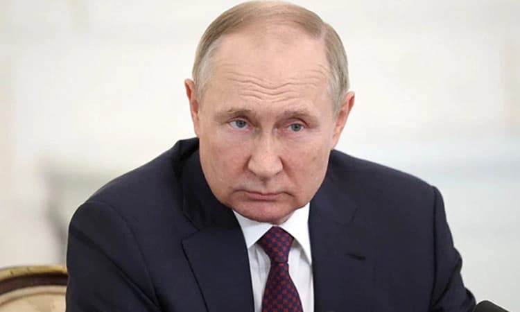 ಮೆಟ್ಟಿಲಿನಿಂದ ಜಾರಿ ಬಿದ್ದು ಅನಿಯಂತ್ರಿತ ಮಲವಿಸರ್ಜನೆ ಮಾಡಿಕೊಂಡ ಪುಟಿನ್‌.!