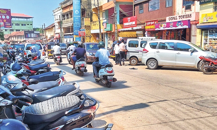 ಪಾರ್ಕಿಂಗ್‌, ನೋ-ಪಾರ್ಕಿಂಗ್‌ ವ್ಯವಸ್ಥೆಯೇ ಗೊಂದಲಮಯ!