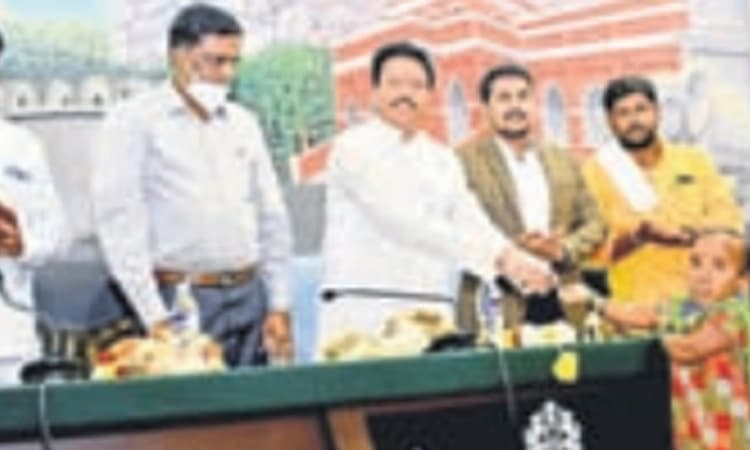 ರಾಯಚೂರು:ಅಂಗವಿಕಲರಿಗೆ ವಾಹನ ವಿತರಣೆ