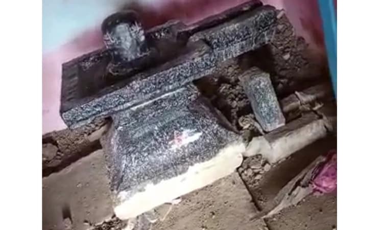 ವಾಡಿ: ಶಿವಲಿಂಗ ಕಿತ್ತು ನಿಧಿ ಶೋಧಿಸಿದ ಕಳ್ಳರು