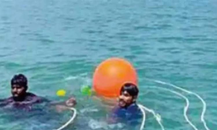 KGF Chapter 2? ಕೇಜಿಗಟ್ಟಲೇ ಚಿನ್ನ ಸಮುದ್ರ ಎಸೆದು ಪರಾರಿಯಾಗಲು ಯತ್ನ…ಮುಂದೇನಾಯ್ತು