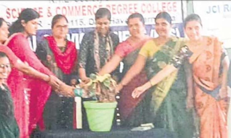 ರಾಣಿಬೆನ್ನೂರ: ಋತುಸ್ರಾವದಲ್ಲಿ ಸ್ವಚ್ಛತೆಗೆ ಆದ್ಯತೆ ನೀಡಿ: ಮಂಜುಳಾ