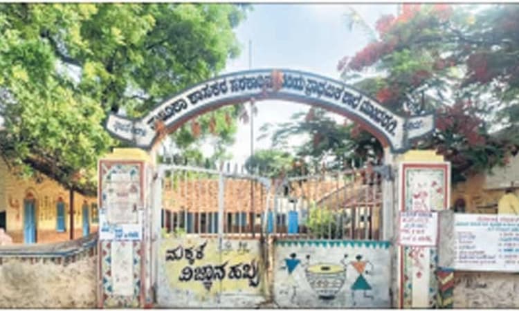 ಮುಂಡರಗಿ: ಸರ್ಕಾರಿ ಶಾಲಾ ಕೊಠಡಿಗಳಿಗೆ ಬೇಕು ಕಾಯಕಲ್ಪ!