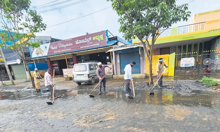 ಮಳೆ ಬಂದ್ರೆ ಕೆರೆಯಂತಾಗುವ ಬಿ.ರಾಚಯ್ಯ ಜೋಡಿ ರಸ್ತೆ