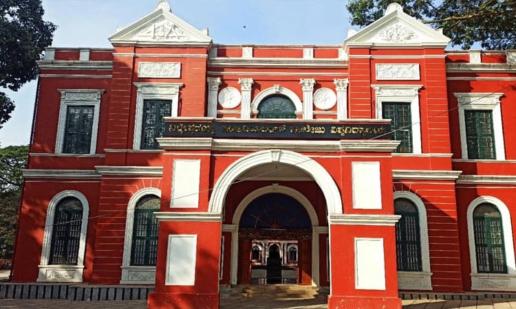 ಯುವಿಸಿಇ ಸಿಬ್ಬಂದಿಗೆ ಎರಡು ತಿಂಗಳ ಬಳಿಕ ಸಂಬಳ