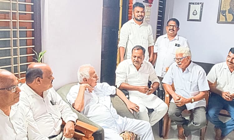 ಬಂಟ್ವಾಳ: ಜನಾರ್ದನ ಪೂಜಾರಿ ಆಶೀರ್ವಾದ ಪಡೆದ ಖಾದರ್‌