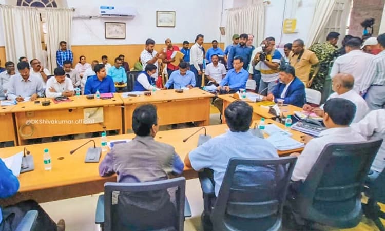 ಒಳ್ಳೆಯ ಕೆಲಸ ಮಾಡಿ ಸರ್ಕಾರಕ್ಕೆ ಹೆಸರು ತನ್ನಿ: BBMP ಅಧಿಕಾರಿಗಳಿಗೆ ಡಿಕೆ ಶಿವಕುಮಾರ್ ಸೂಚನೆ