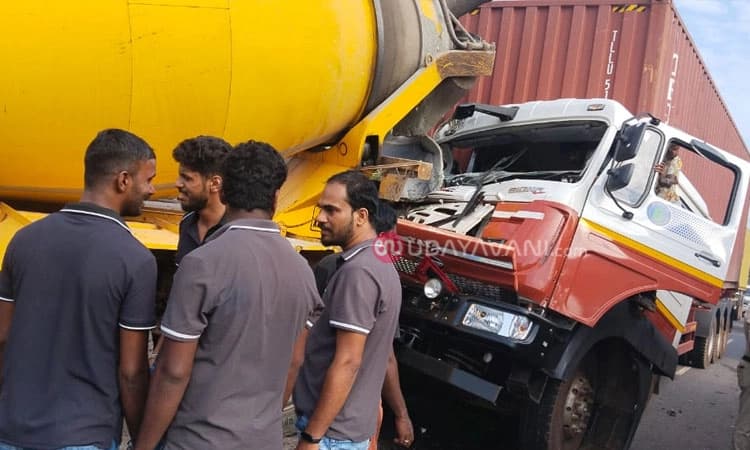 ಕಟಪಾಡಿ: ಕಂಟೈನರ್ – ಸಿಮೆಂಟ್ ಮಿಕ್ಸರ್ ಲಾರಿ ಅಪಘಾತ; ಚಾಲಕನ ರಕ್ಷಣೆ