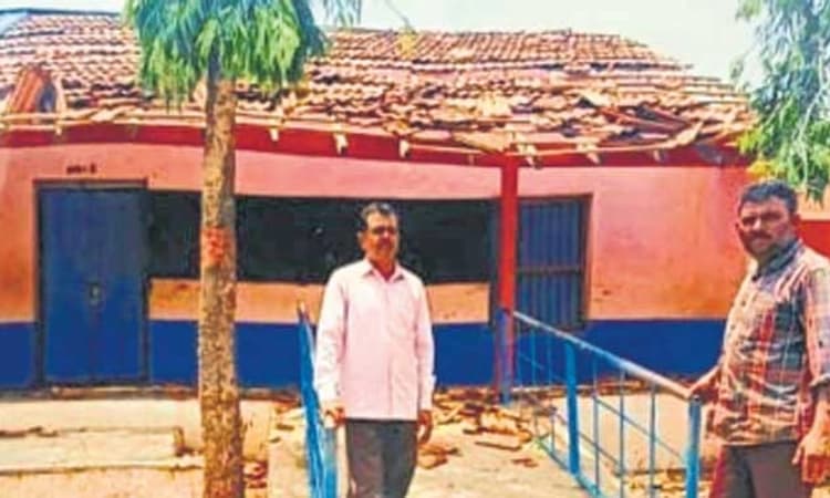 ಹಾವೇರಿ:ಸೋರುತಿಹುದು ಶಾಲಾ ಕೊಠಡಿ-ಕಾಡುತಿಹುದು ಪ್ರಾಣ ಭಯ