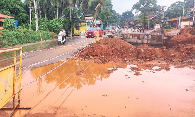 ಚರಂಡಿ, ಕಾಲುವೆ ಇನ್ನೂ ಸಿದ್ಧಗೊಂಡಿಲ್ಲ: ಮುಂಗಾರು ಮಳೆ ಕಾಲಿಡಲು ಕ್ಷಣಗಣನೆ ಆರಂಭ