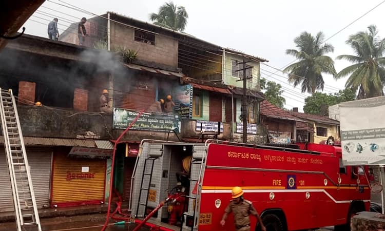 ಅಂಕೋಲಾ: ಬೆಳ್ಳಂಬೆಳಗ್ಗೆ ಫೋಟೋ ಸ್ಟುಡಿಯೋದಲ್ಲಿ ಅಗ್ನಿ ಅವಘಡ: ಅಪಾರ ಹಾನಿ