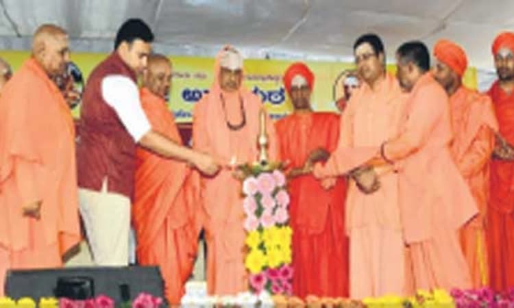 ಗುಂಡ್ಲುಪೇಟೆ-ಮಠಗಳಿಂದ ಸಮಾಜಕ್ಕೆ ಸಾಕಷ್ಟು ಅನುಕೂಲ ; ಒಡೆಯರ್‌ ಹೇಳಿಕೆ